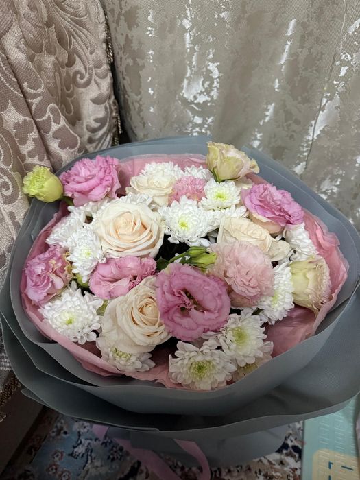 2 разные цветы свежие.