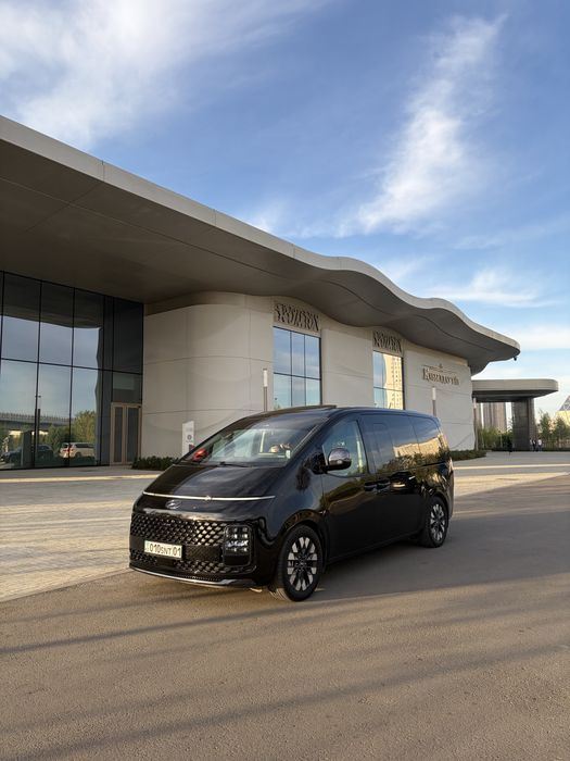 Hyundai Staria LUXE — минивэн с личным водителем