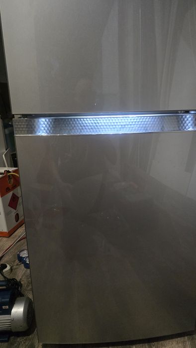 Продам новый холодильник LG.