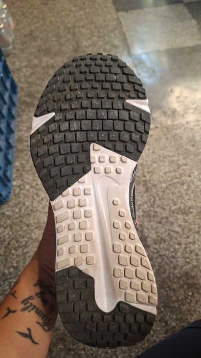 Маратoнки nike.    .