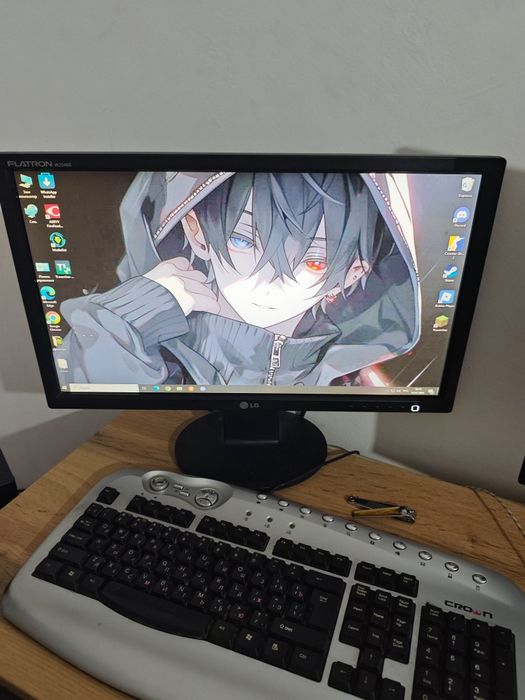 Продам монитор и клавиатуру в хорошем состоянии.