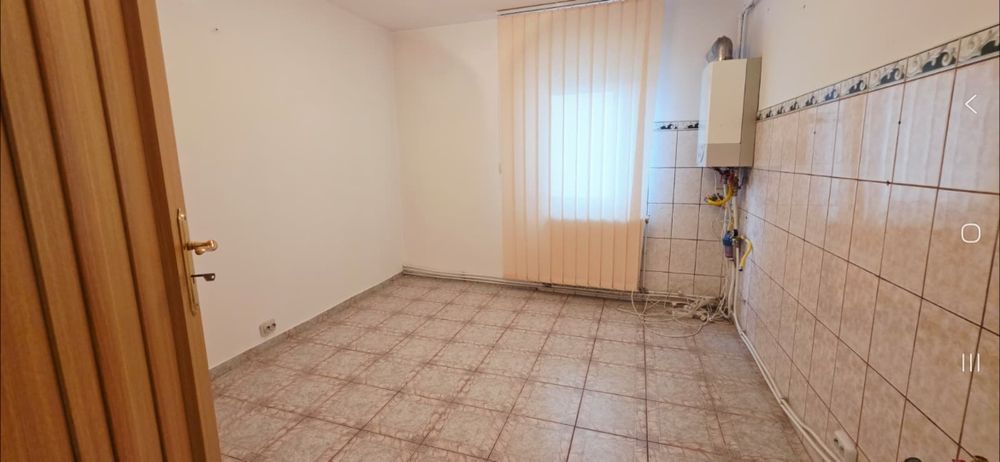 Miorita  PTTR  decomandat, centrala, liber