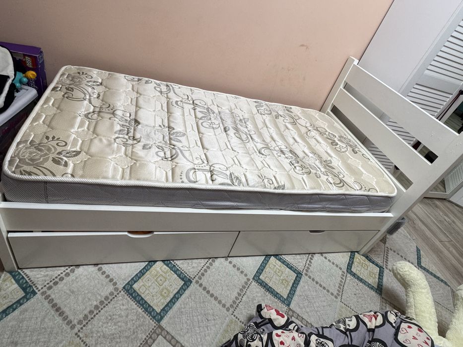 Продам кровать Икеа с матрасом 170х90