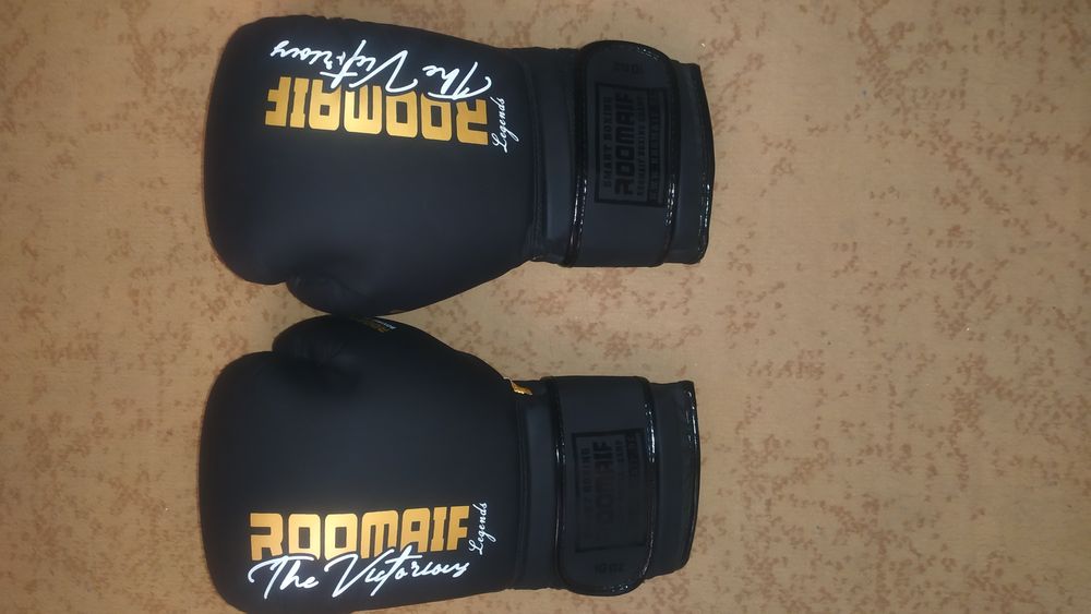 Продается боксёрская перчатка.