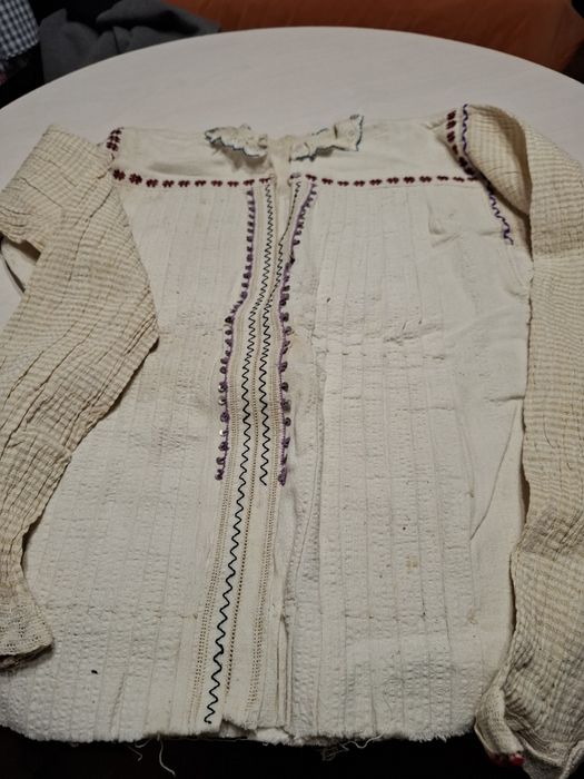 Автентични дрехи и кърпи,ръчно изработени