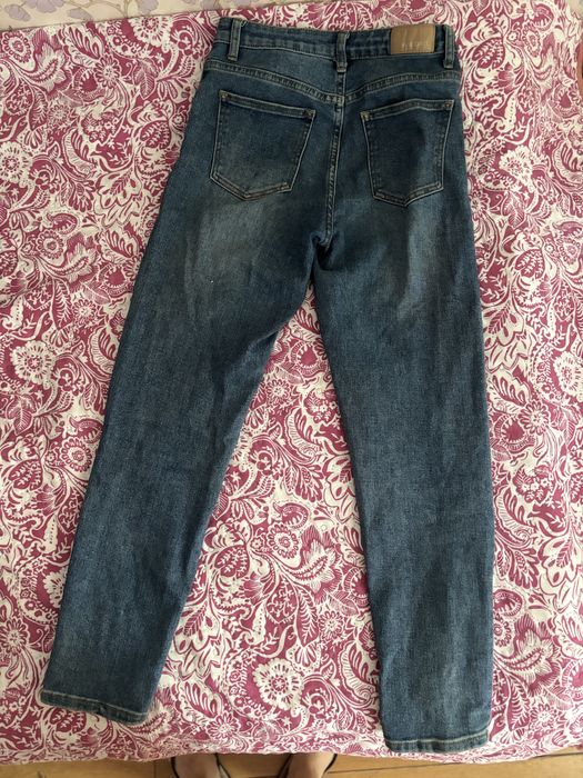 Сини дънки с щампи