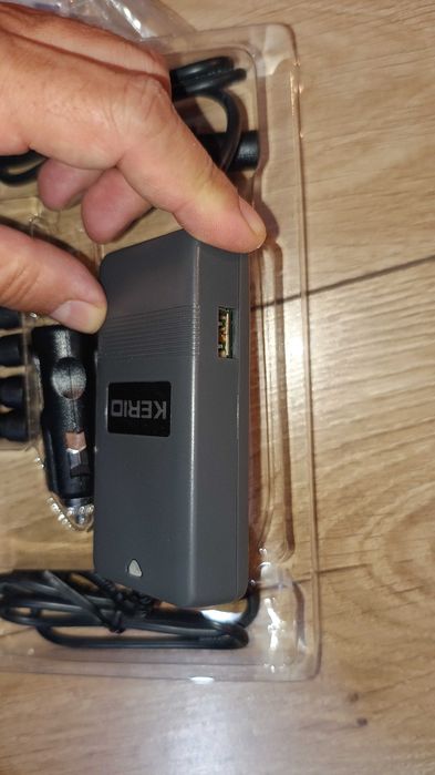 Încărcător auto pentru laptopuri universal, 90W + ieșire USB