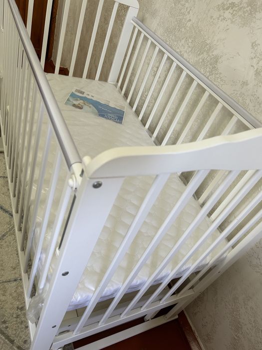 Ұсталмаған, жап-жаңа манеж төсегімен