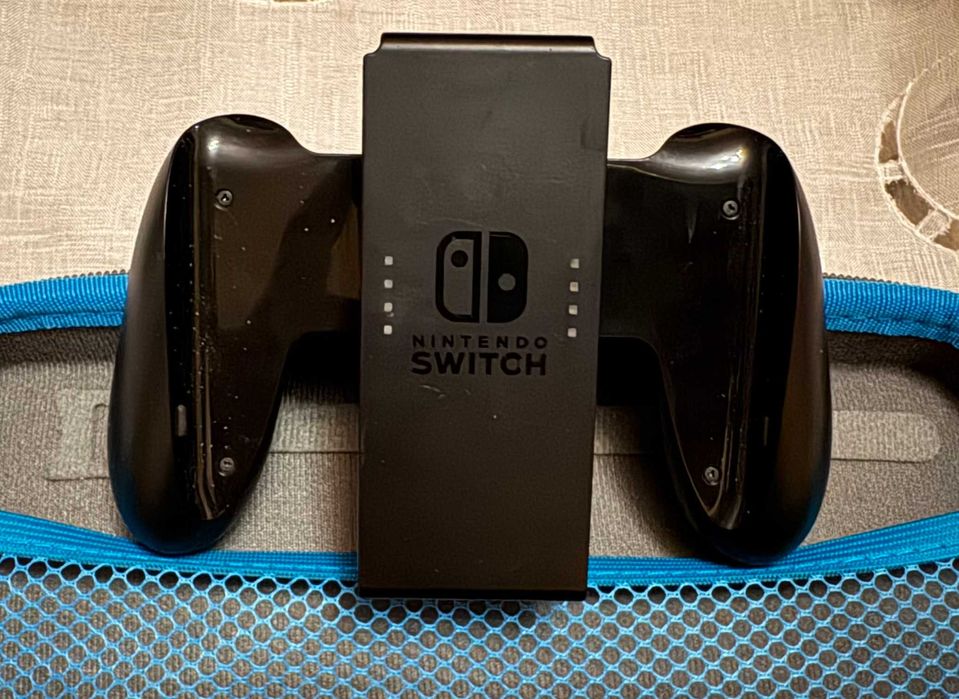 Nintendo Switch 32gb + 64 GB sd card