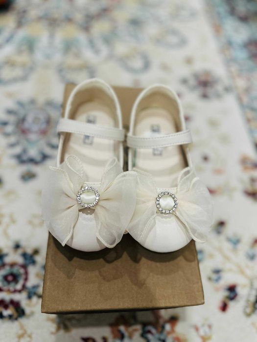 Продам новые туфли для девочки (25 размер)