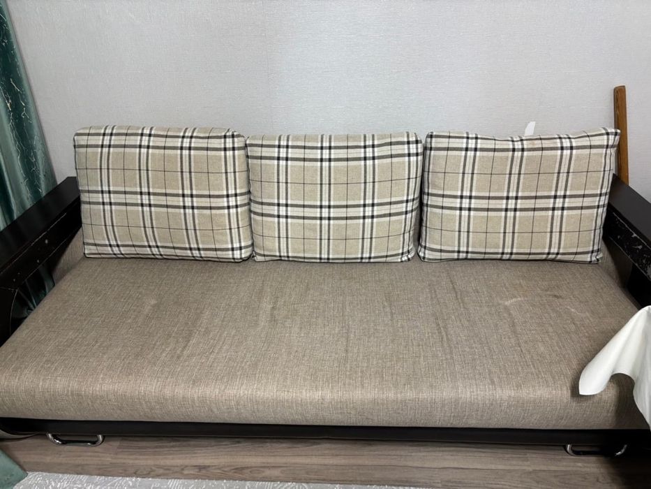 Продам диван б/у, самовывоз с орбиты-4