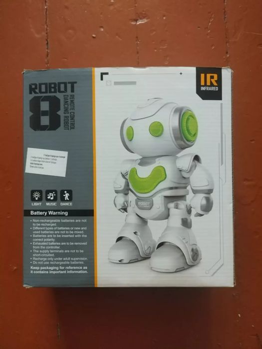 Танцующий робот с пультом управления