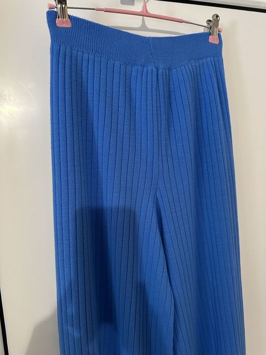 Pantaloni tricotați albastri