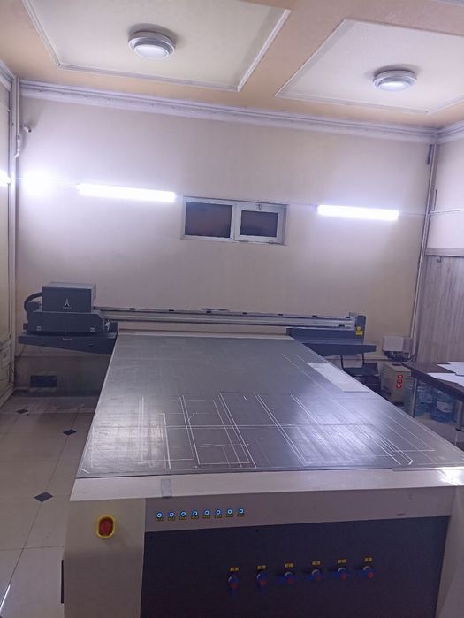 УФ принтер,Uv printer ( planshetniy sotiladi) 
Yuzasi tekis hamma  
na