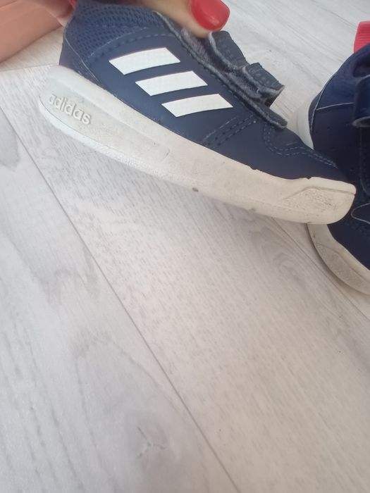 Сандали за момиче 25нр.  Маратонки за момче 20нр.