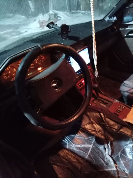 Срочно продается мерс 124