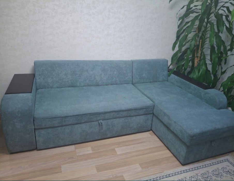 Продаётся угловой диван с креслом