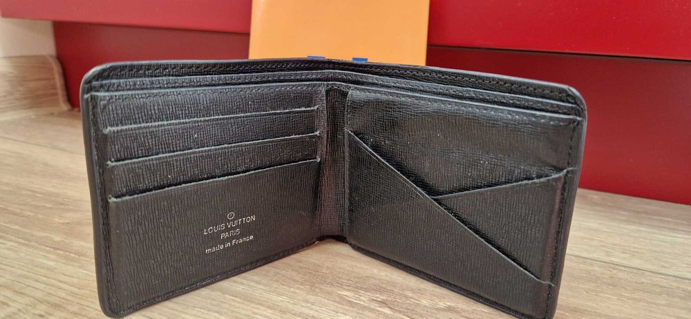 Ново Louis Vuitton портмоне