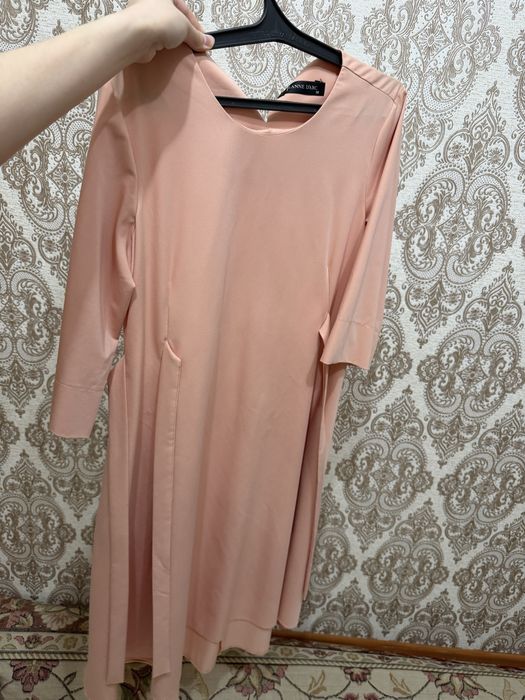 Продам платье 46 размер пудровый цвет