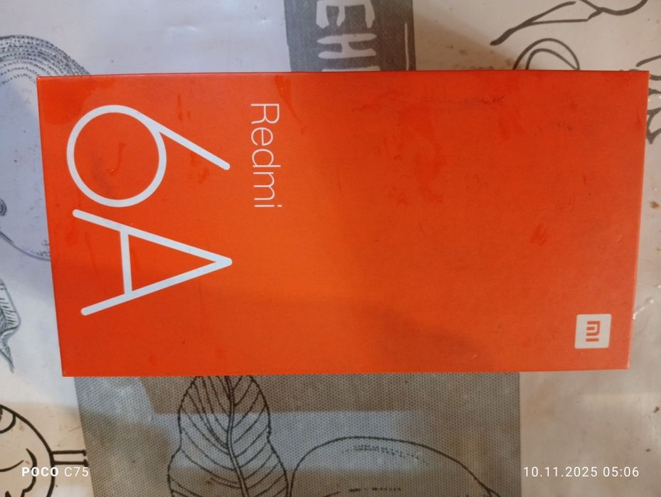 Продаю на запчасти смартфон  Redmi 6A