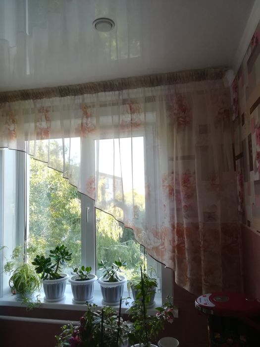 Шторы  на  кухню