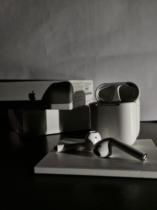 Продам наушники Airpods 2 торг есть