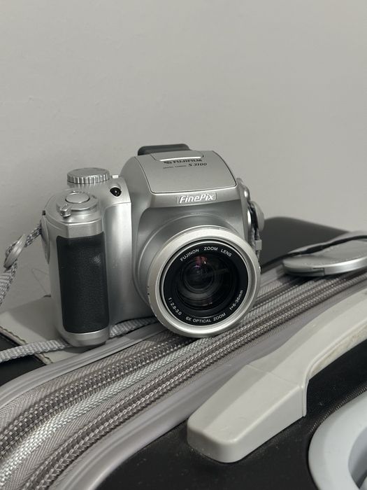 Продам нерабочий фотоаппарат FujiFilm