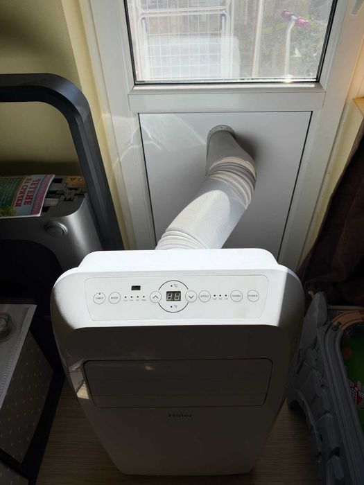Мобилен климатик Haier AM12AA1GAA 12 000 BTU с дистанционно