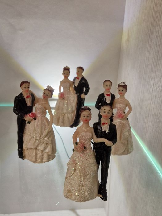 Сватбени статуетки за торта