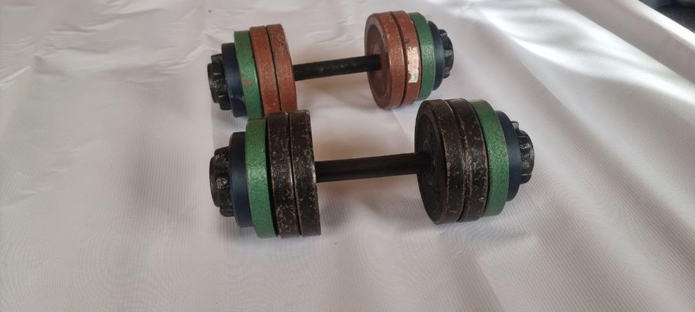 Скамейка с гантелями