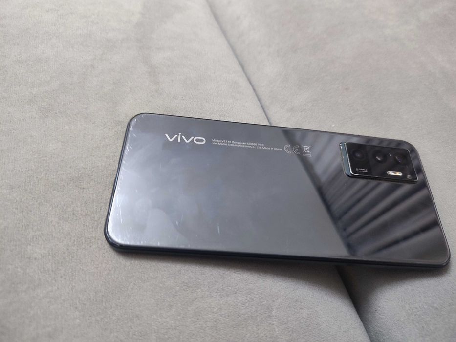 Смартфон Vivo V2116