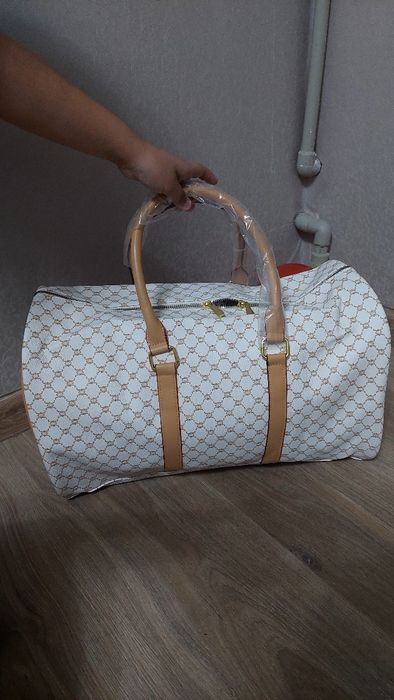 Продам дорожные сумки новые.