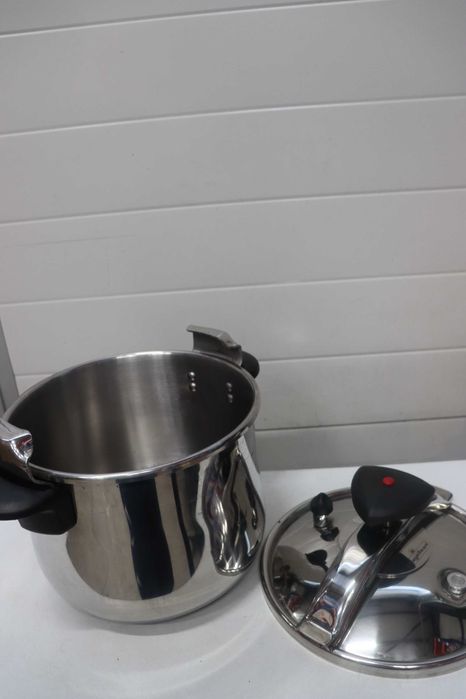 Тенджера под налягане MAGEFESA Star, неръждаема, обем 8 литра