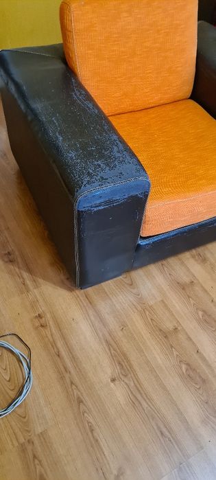 Диван с механизъм за спане и фотиол.