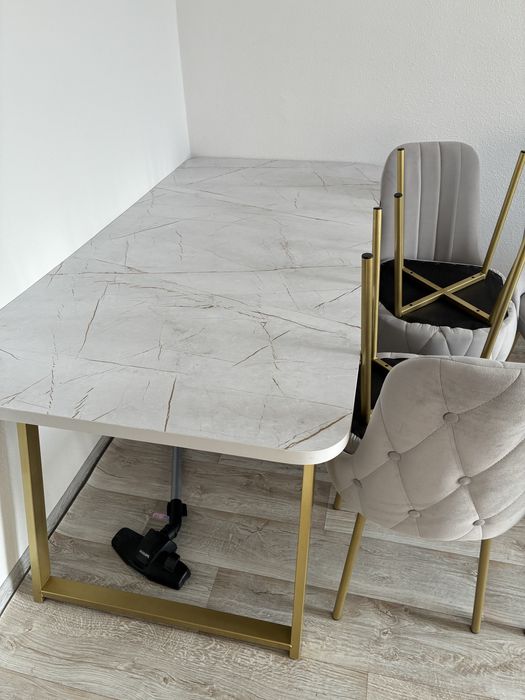 Стол со стульями