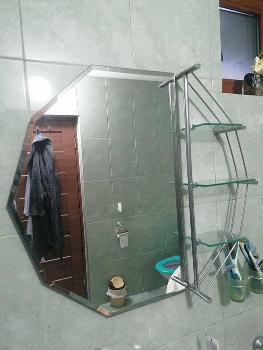 Oglindă hexagon baie