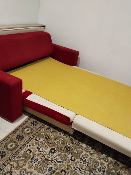 Диван трехместный