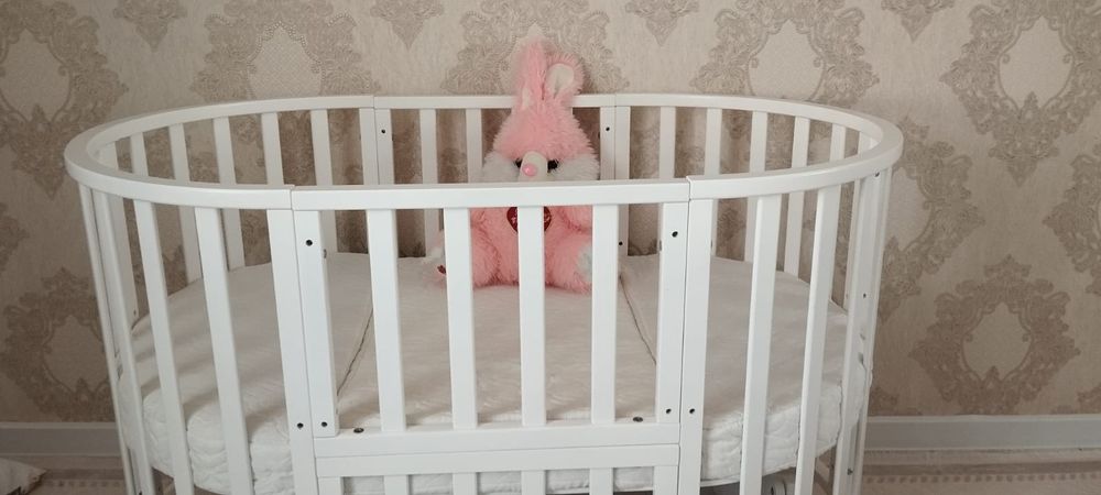 Манеж красивой белый