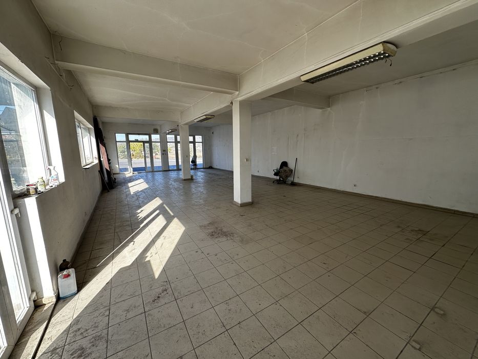 Casa/spatiu comercial  Moldova Noua str Unirii