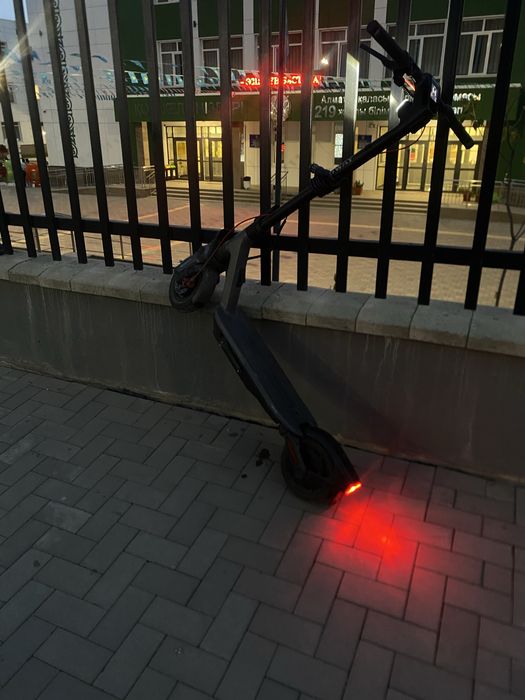 Продам Ninebot F3