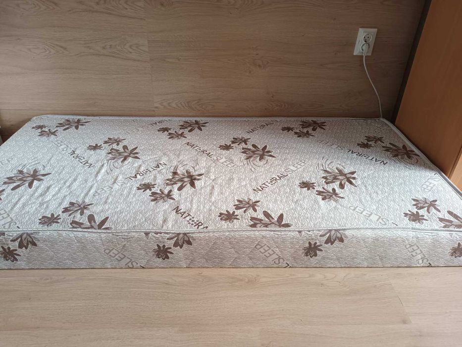 еднолицев матрак