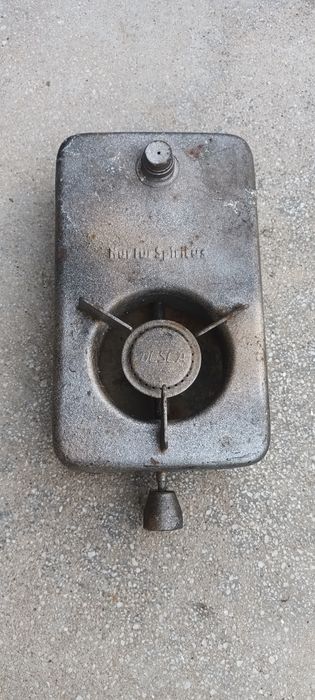 Spirtiera veche din metal