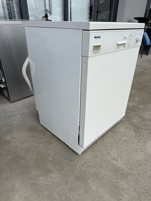 Свободностояща съдомиялна Миеле 60 см