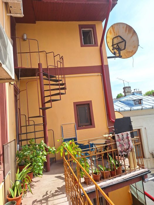 Închiriere apartament 2 camere: mansardă, Piața Regina Maria / Parcul Carol. Pet friendly