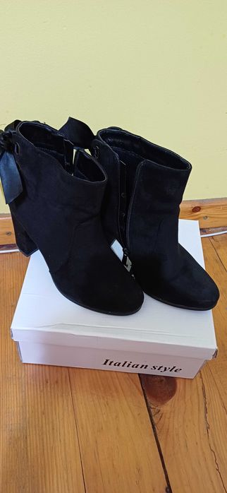 Дамски боти от велур