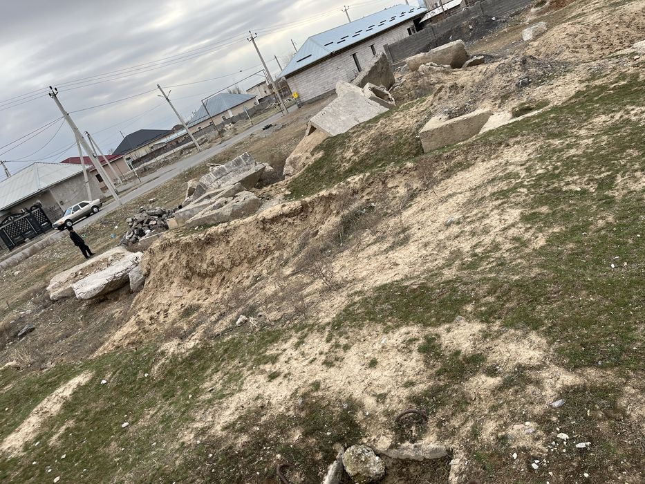 Бесплатно можете забрать плиты разные много орматуры