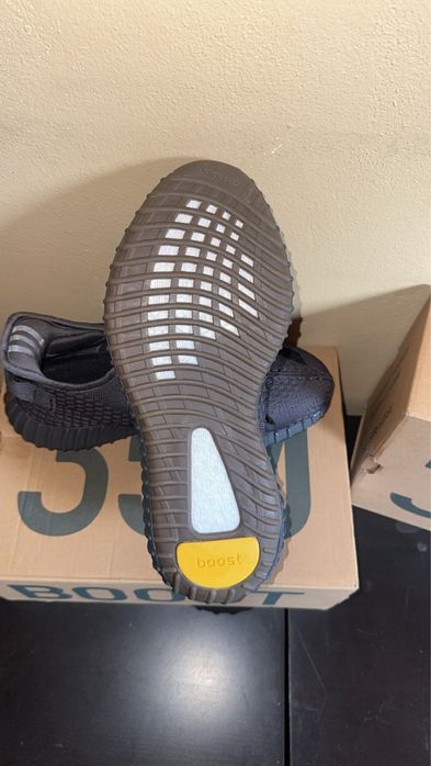 Adidasi yeezy 350 gri