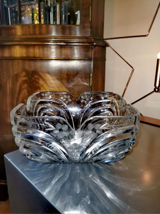 Кристална фруктиера тежка масивна с деликатни флорални гравюри красива