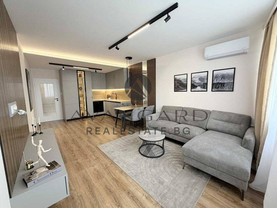 оф.25472 Дизайнерски тристаен/ Съдийски