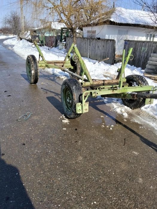 Vand căruță  buna de pădure si de greutate